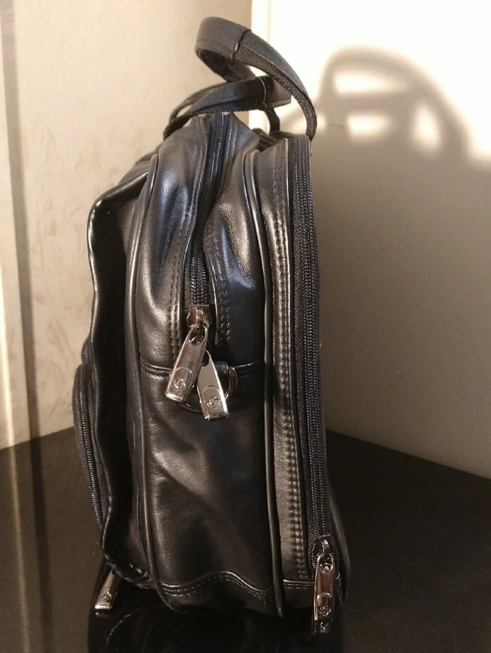 Samsonite Black Leather Men's Briefcase with Multiple Pockets